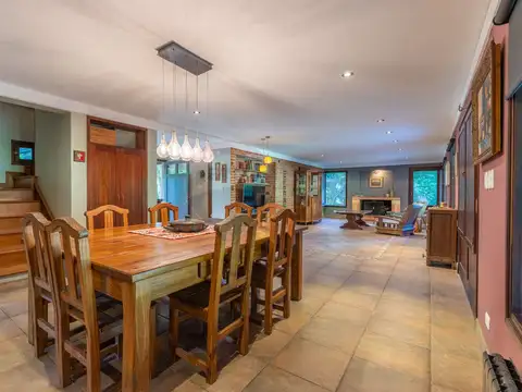 Casa en Venta con 2 cocheras