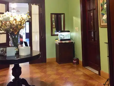 Casa 8 ambientes con 7 baños