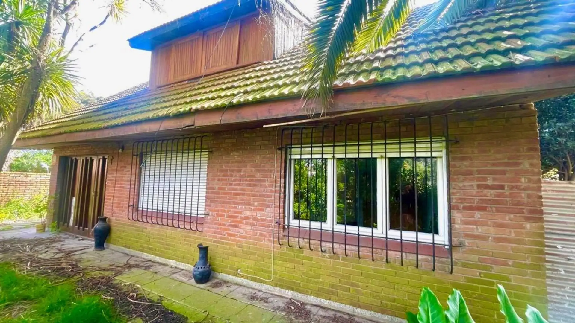 Venta casa 3 ambientes garaje y parque a reciclar