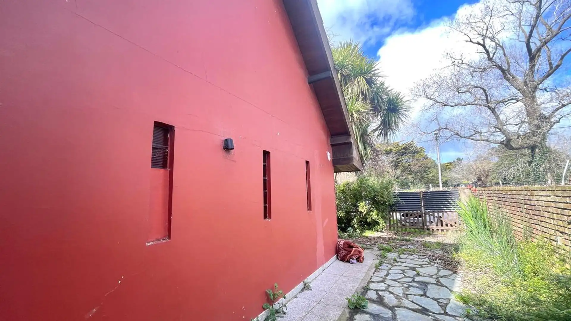 Venta casa 3 ambientes garaje y parque a reciclar