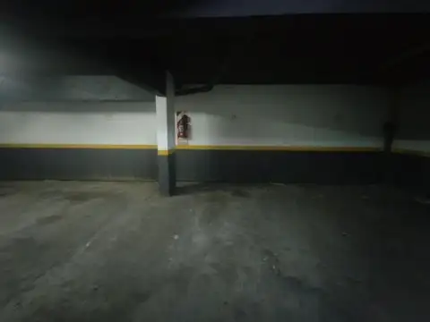 Cochera cubierta a 3 cuadras de la estación de Lanús Este!