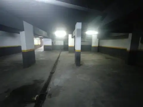 Cochera cubierta a 3 cuadras de la estación de Lanús Este!