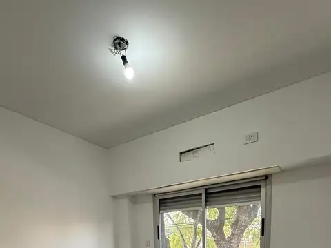 Departamento de 3 Ambientes a Estrenar en Edificio al Frente con Balcon, Calefaccion por Radiador
