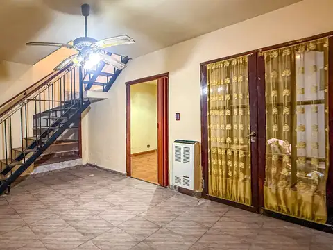 PH 3 AMBIENTES, BARRIO SARMIENTO, PATIO Y TERRAZA