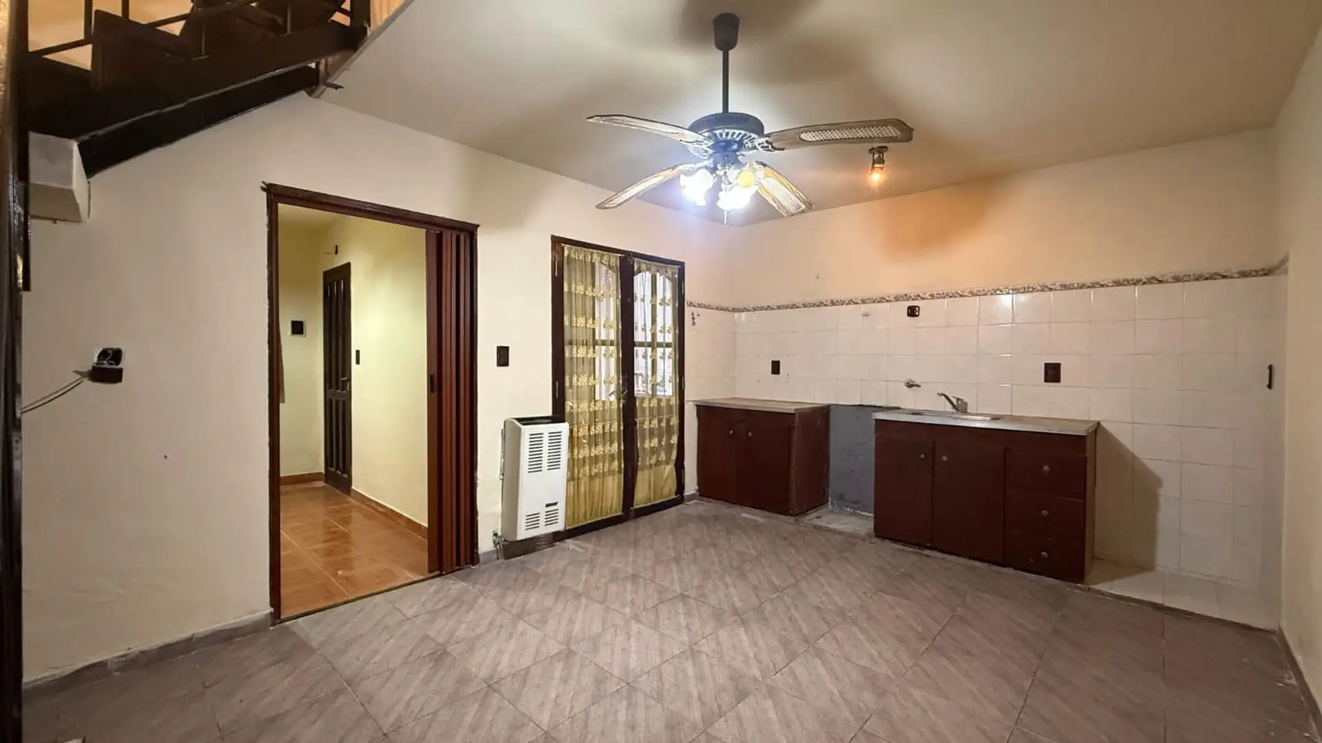 PH 3 AMBIENTES, BARRIO SARMIENTO, PATIO Y TERRAZA
