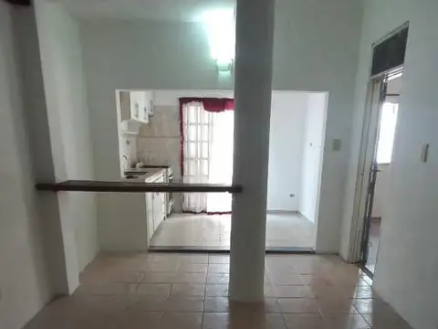 PH 3 AMB A UNA CUADRA Y MEDIA DE H. YRIGOYEN 