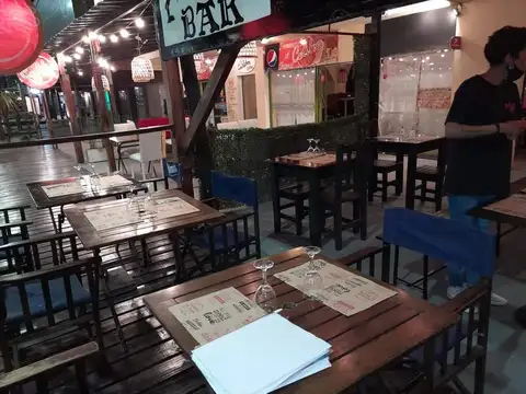 ALQUILO / VENDO, CENTRO DE VILLA GESELL  FONDO COMERCIO PUB RESTAURANT V3797