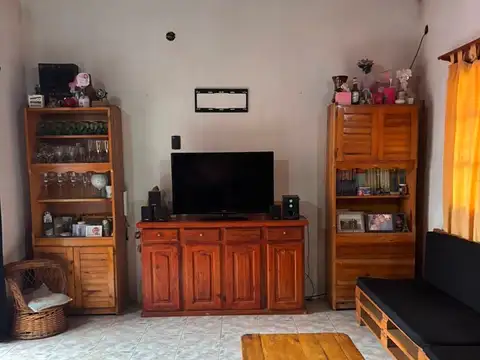 Casa 6 ambientes con 2 baños