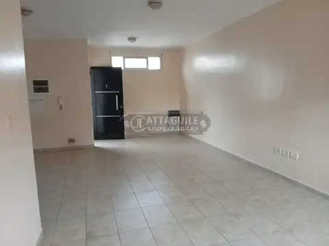 Depto Tipo Casa en Alquiler en San Antonio de Padua, $ 425.000