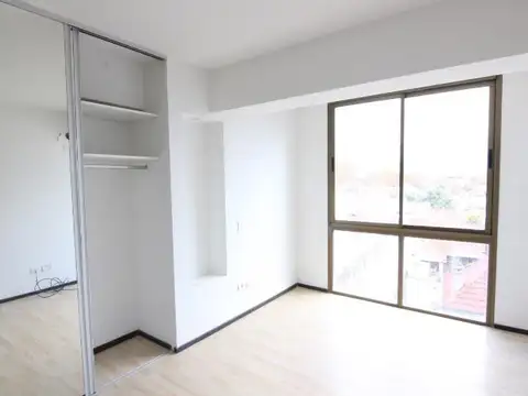 Excelente Semipiso  4 ambientes  en Venta Olivos