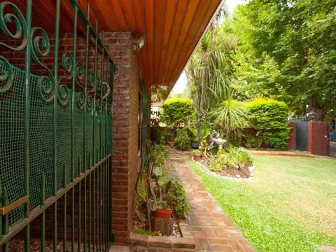 Casa en Venta con 4 cocheras