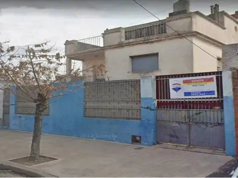 Casa  a refaccionar 12.5m fte  a/permuta menor