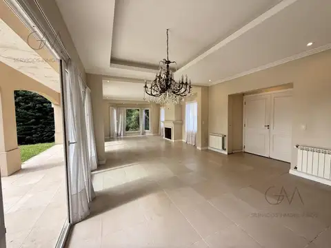 Casa 5 ambientes con 4 baños