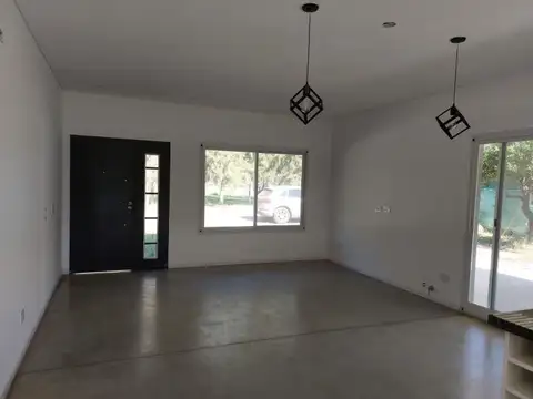 Casa 3 ambientes con 1 baño