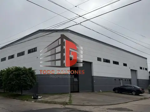 Galpón 1500 m² con 3 Entradas Camión S/lote 38x40