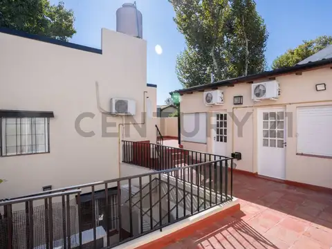 PH tipo casa de categoría en Olivos, 4 Ambientes y dependencia, actualizado, con patio central, terr