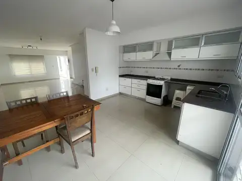 Casa en Alquiler en Villa Adelina, $ 2.400.000