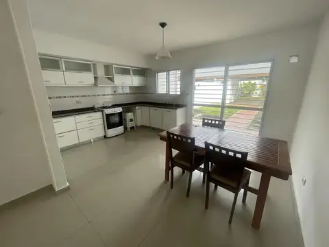 Casa en Alquiler de 4 dormitorios