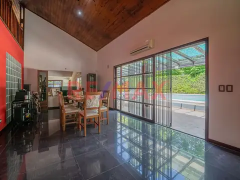 VENTA CASA 2 LOTES C/ PILETA - PARQUE LELOIR 