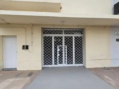 LOCAL COMERCACIAL SOBRE AV LAS HERAS - MICROCENTRO