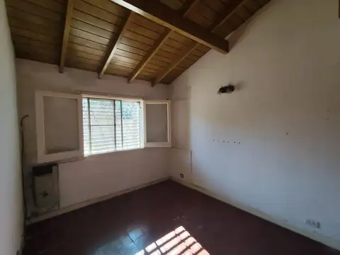 Casa de 3 Ambientes C/ FONDO en VENTA