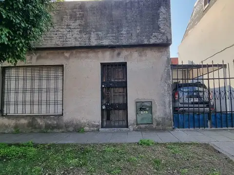 OPORTUNIDAD CASA EN VENTA EN PALOMAR DE 3 AMBIENTES - 10062