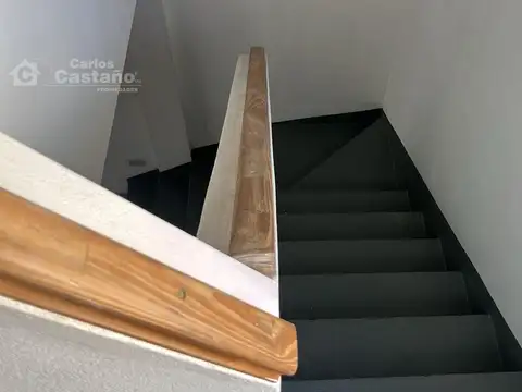 Depto Tipo Casa en Alquiler con 1 cocheras