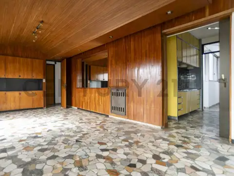 Departamento en venta en La Plata de cuatro habitaciones