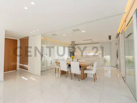 Casa en Alquiler en Lomas De City Bell, USD 2.500