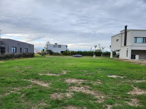 Lote en venta en el barrio San Lucas Canning Financiación