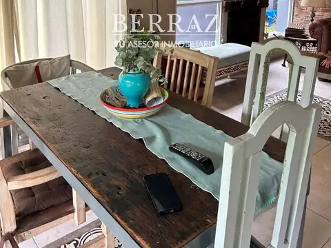 Casa en Venta con 2 cocheras