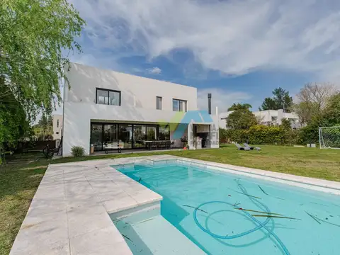 Venta casa 5 amb. en Campo Grande