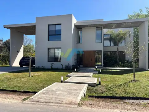 Venta casa 5 amb. en Campo Grande 300