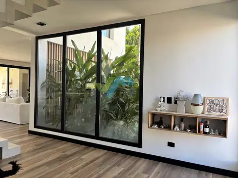 Casa 5 ambientes con 5 baños
