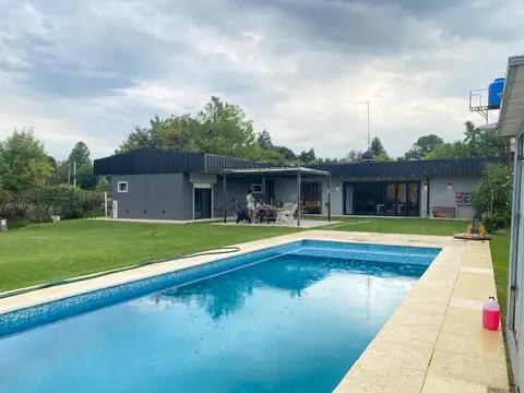 Casa en Venta de 4 amb sobre Lote de 969 m2 y pileta. Parque Sakura. Exaltacion de la Cruz