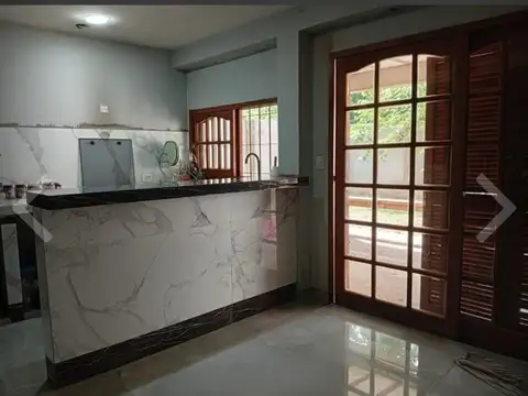 Casa 5 ambientes con 2 baños