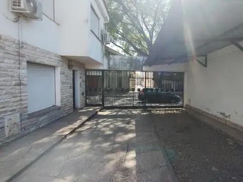 Casa en Alquiler con 1 cochera