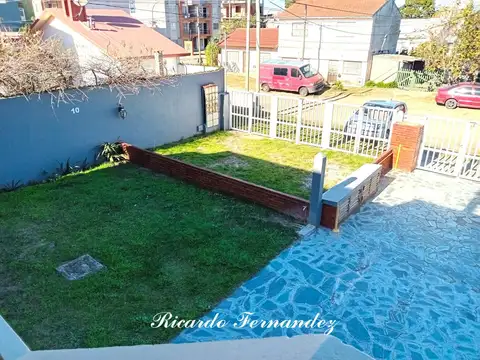 Depto Tipo Casa 3 ambientes con 2 baños