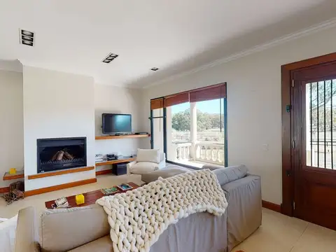 Casa 4 ambientes con 4 baños