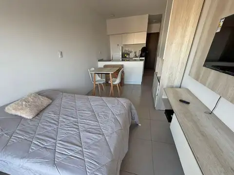 ALQUILER TEMPORARIO - Departamento monoambiente y balcón - Echesortu, Rosario.