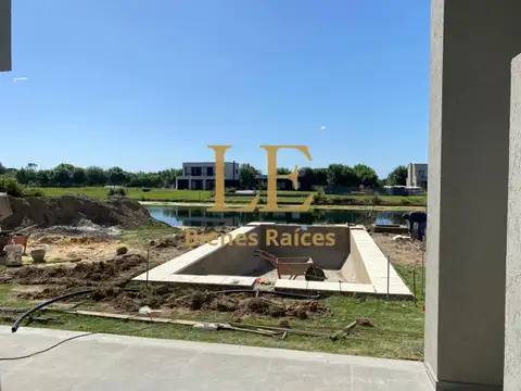 Casa en Venta con 6 cocheras