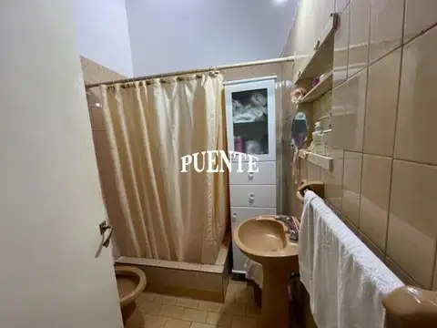 Casa 7 ambientes con 2 baños
