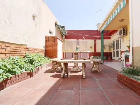 VENTA CASA 4 AMB 3 COCHERAS 2 LOCALES, SAN MARTÍN