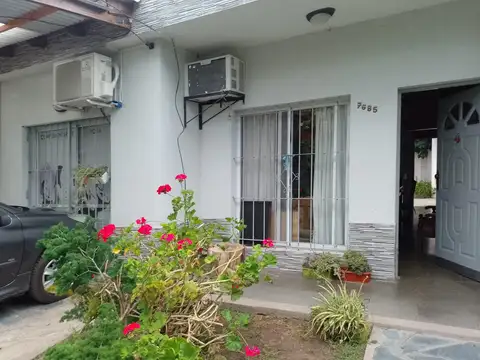 Casa en venta - 3 Dormitorios 2 Baños - Cochera - 225Mts2 - Berazategui