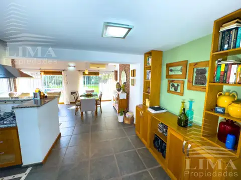 Casa 6 ambientes con 2 baños