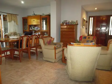 Casa en Venta en Jose Leon Suarez, USD 240.000