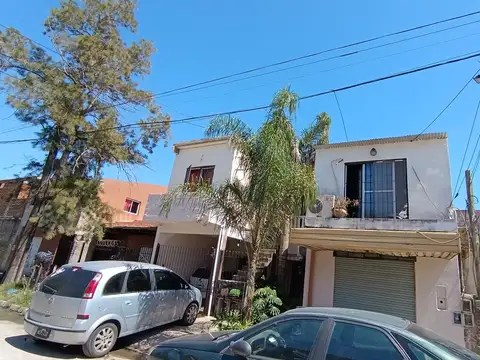 VENTA CASA 7 AMB. GONZALEZ CATAN