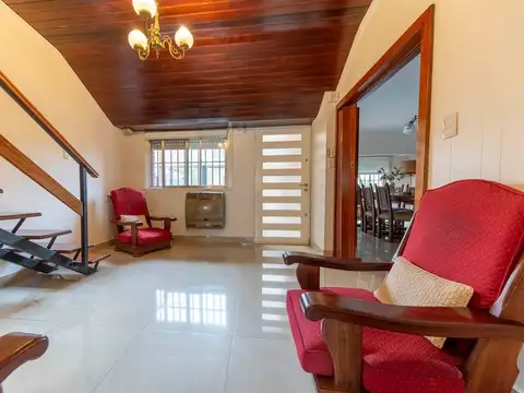 Casa 5 ambientes con 3 baños