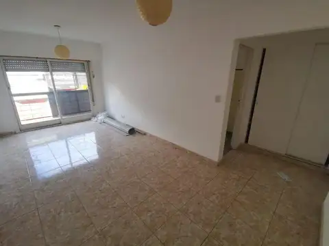 Departamento 2 ambientes al fte balcon a mts avellaneda 47m2