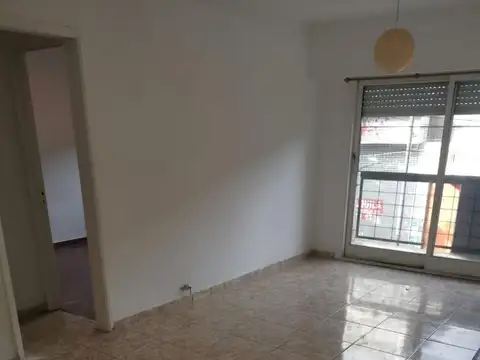 Joaquín V. González 400, Piso 1